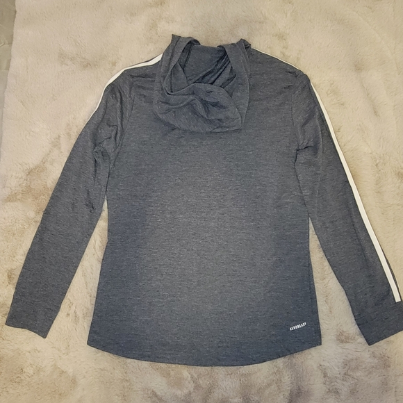 Adidas hooded sleeve Activewear top size Medium - Picture 4 of 5